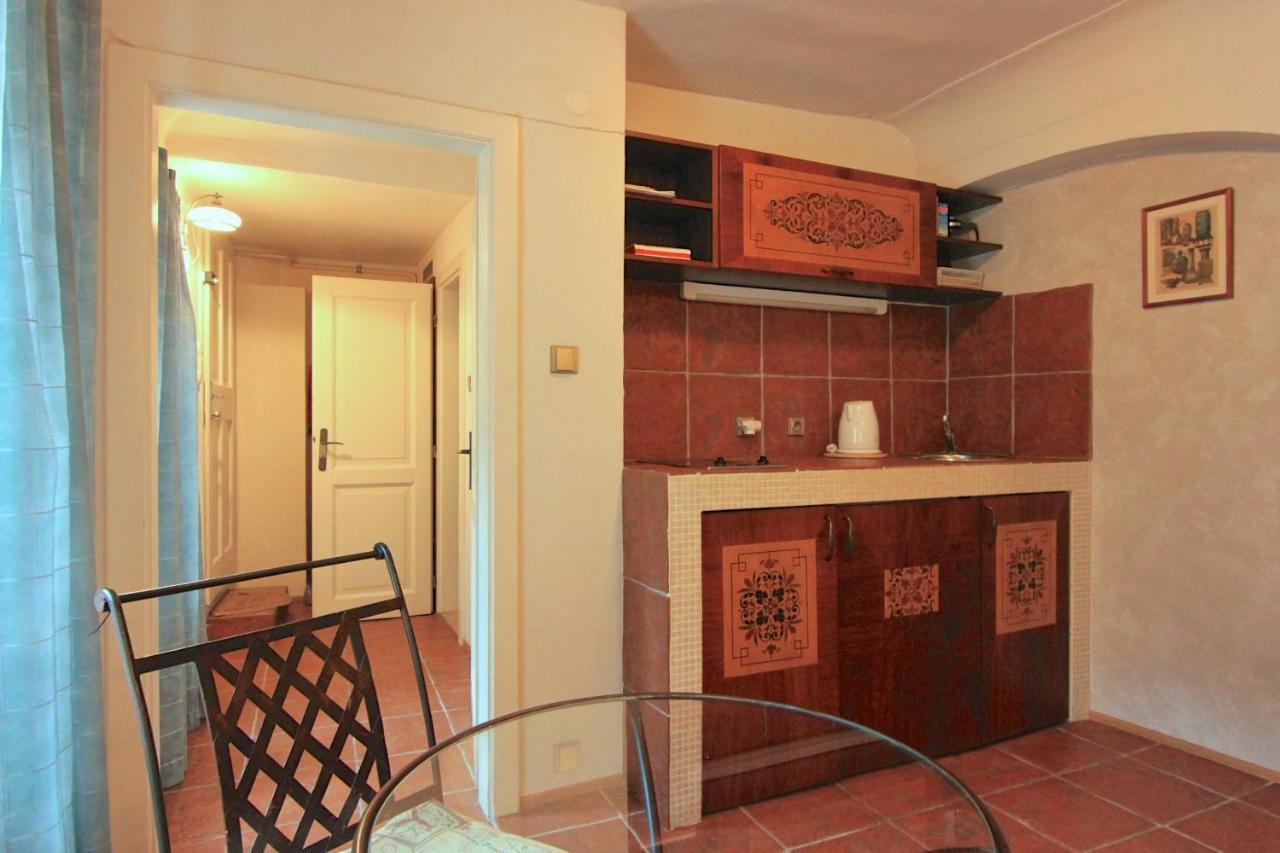 Cool 1 Bedroom Prokopska Apartment In Mala Strana Praga Exterior foto